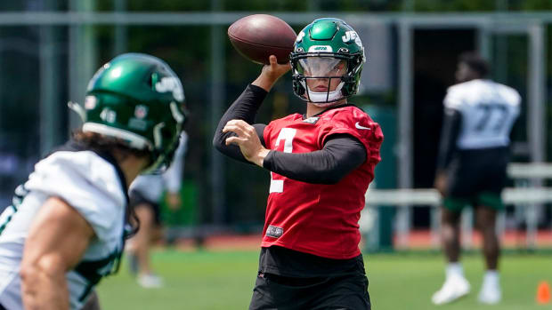 New York Jets quarterback Zach Wilson takes part in drills at the NFL football team’s practice facility, Tuesday, June 14, 2022, in Florham Park, N.J.